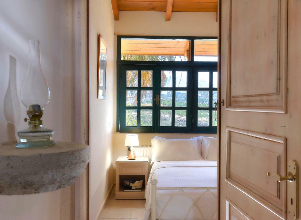 Castello Villa Daphnes - Private Pool & Whirlpool Dhafnes Eksteriør billede