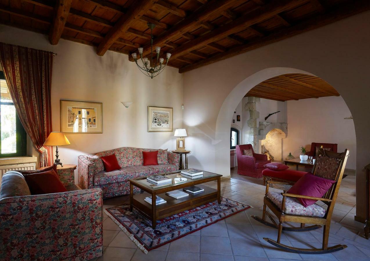 Castello Villa Daphnes - Private Pool & Whirlpool Dhafnes Eksteriør billede